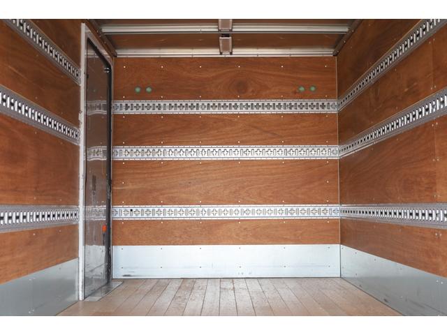 キャンター 　ワイドロング　カスタム　サイドドア　メッキ（グリル、フロントバンパー）　キーレス　積載２トン　パブコ　５７６Ｎ８５８７　Ｒ扉シャッター　Ｓ扉スライド　ラッシング３段　床木製（17枚目）