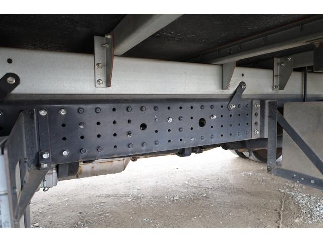 キャンター 　ワイドロング　カスタム　サイドドア　メッキ（グリル、フロントバンパー）　キーレス　積載２トン　パブコ　５７６Ｎ８５８７　Ｒ扉シャッター　Ｓ扉スライド　ラッシング３段　床木製（18枚目）