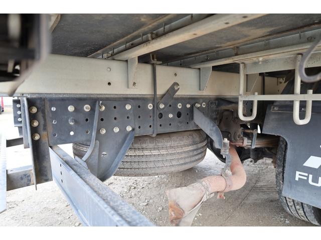 キャンター 　ワイドロング　カスタム　サイドドア　メッキ（グリル、フロントバンパー）　キーレス　積載２トン　パブコ　５７６Ｎ８５８７　Ｒ扉シャッター　Ｓ扉スライド　ラッシング３段　床木製（19枚目）