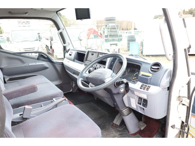 キャンター 　ワイドロング　カスタム　サイドドア　メッキ（グリル、フロントバンパー）　キーレス　積載２トン　パブコ　５７６Ｎ８５８７　Ｒ扉シャッター　Ｓ扉スライド　ラッシング３段　床木製（22枚目）