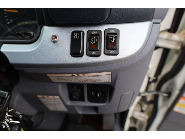 キャンター 　ワイドロング　カスタム　サイドドア　メッキ（グリル、フロントバンパー）　キーレス　積載２トン　パブコ　５７６Ｎ８５８７　Ｒ扉シャッター　Ｓ扉スライド　ラッシング３段　床木製（25枚目）