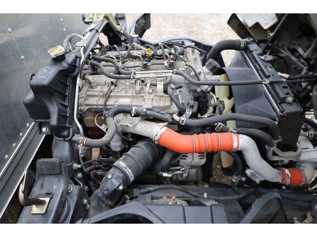 キャンター 　ワイドロング　カスタム　サイドドア　メッキ（グリル、フロントバンパー）　キーレス　積載２トン　パブコ　５７６Ｎ８５８７　Ｒ扉シャッター　Ｓ扉スライド　ラッシング３段　床木製（29枚目）