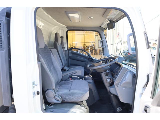 エルフトラック 　ワイドロング　－５℃冷蔵　スムーサーＥＸ　バックカメラ　キーレス　１５０馬力　積載２．９５トン　２０１９／８　Ｒ扉観音３枚　床ステンレス　移動式カーテン断熱材　サイド５５ｍｍ、リア４５ｍｍ　東プレ（22枚目）