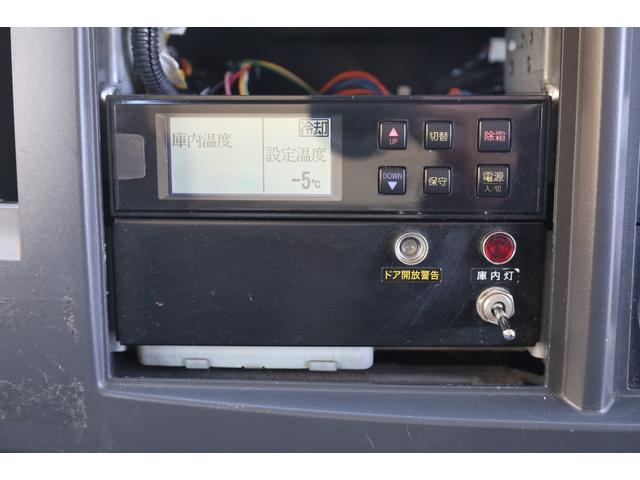エルフトラック 　ワイドロング　－５℃冷蔵　スムーサーＥＸ　バックカメラ　キーレス　１５０馬力　積載２．９５トン　２０１９／８　Ｒ扉観音３枚　床ステンレス　移動式カーテン断熱材　サイド５５ｍｍ、リア４５ｍｍ　東プレ（25枚目）