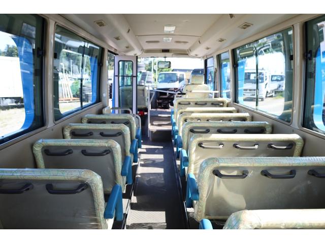 　園児バス　大人３人　幼児４１人乗り　かくにん君有り　５速ＭＴ　乗車定員大人３、小人４１（小人２名席７席・３名席９席）　シートカバーあり　車内点検サポートシステム（かくにん君）あり　幼稚園送迎バス（画像14）