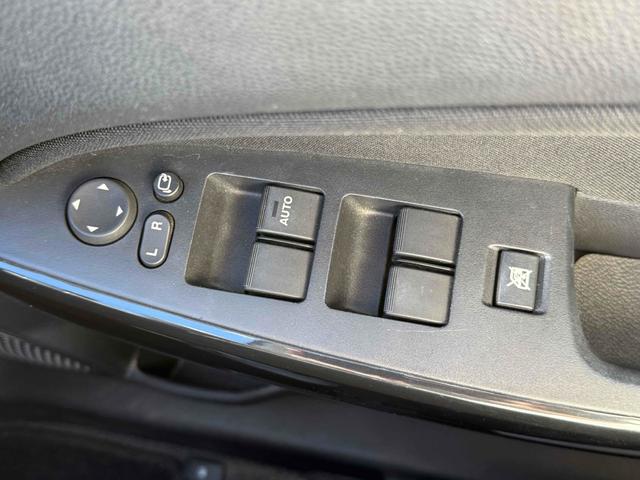 デミオ １３－スカイアクティブ　バックカメラ　ナビ　ＴＶ　キーレスエントリー　アイドリングストップ　電動格納ミラー　ＣＶＴ　衝突安全ボディ　ＡＢＳ　ＥＳＣ　ＣＤ　ＵＳＢ　エアコン　パワーステアリング　パワーウィンドウ（26枚目）