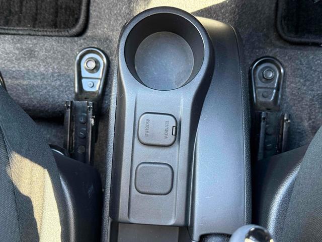 デミオ １３－スカイアクティブ　バックカメラ　ナビ　ＴＶ　キーレスエントリー　アイドリングストップ　電動格納ミラー　ＣＶＴ　衝突安全ボディ　ＡＢＳ　ＥＳＣ　ＣＤ　ＵＳＢ　エアコン　パワーステアリング　パワーウィンドウ（29枚目）