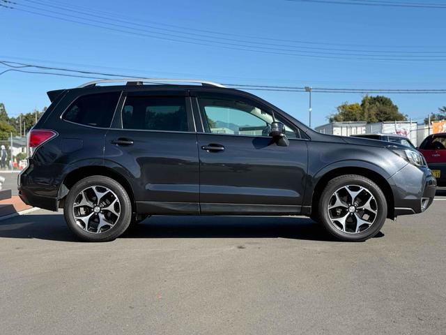 フォレスター Ｓ－リミテッド　４ＷＤ　ドライブレコーダー　ＥＴＣ　バックカメラ　オートクルーズコントロール　レーンアシスト　衝突被害軽減システム　ナビ　ＴＶ　オートライト　ＬＥＤヘッドランプ　ヘッドライトウォッシャー（5枚目）