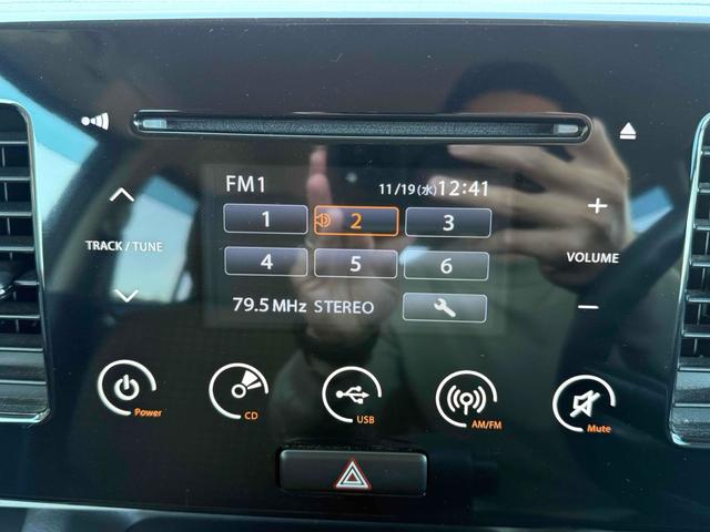 モコ Ｘ　バックカメラ　スマートキー　電動格納ミラー　ベンチシート　ＣＶＴ　盗難防止システム　ＡＢＳ　ＣＤ　ＵＳＢ　衝突安全ボディ　エアコン　パワーステアリング　パワーウィンドウ（4枚目）