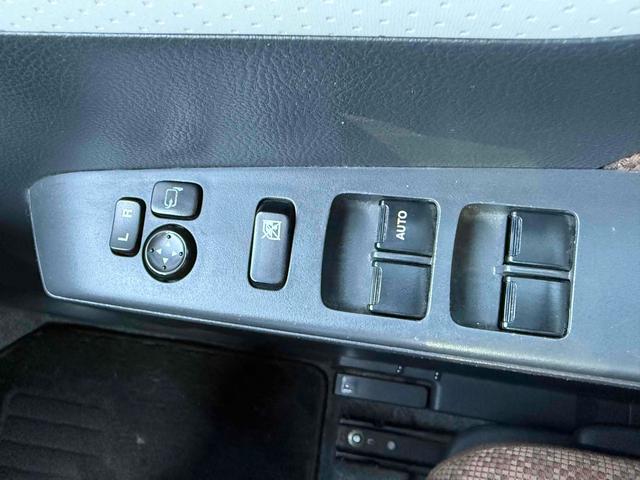 モコ Ｘ　バックカメラ　スマートキー　電動格納ミラー　ベンチシート　ＣＶＴ　盗難防止システム　ＡＢＳ　ＣＤ　ＵＳＢ　衝突安全ボディ　エアコン　パワーステアリング　パワーウィンドウ（9枚目）