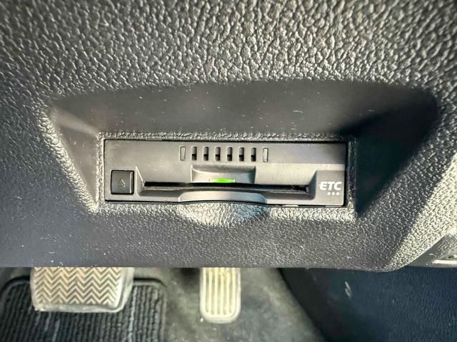 プリウス Sツーリングセレクション ETC レーンアシスト オートクルーズコントロール 衝突被害軽減システム バックカメラ ナビ アルミホイール オートマチックハイビーム オートライト LEDヘッドランプ CVT シートヒーター(10枚目)