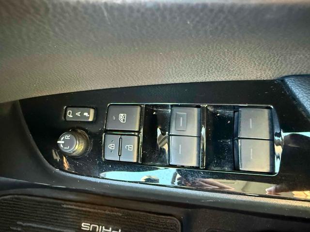 プリウス Sツーリングセレクション ETC レーンアシスト オートクルーズコントロール 衝突被害軽減システム バックカメラ ナビ アルミホイール オートマチックハイビーム オートライト LEDヘッドランプ CVT シートヒーター(11枚目)