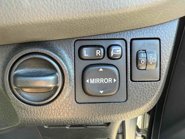 ヴィッツ F ナビ TV アルミホイール キーレスエントリー アイドリングストップ 電動格納ミラー CVT 衝突安全ボディ ABS ESC Bluetooth エアコン パワーステアリング(5枚目)