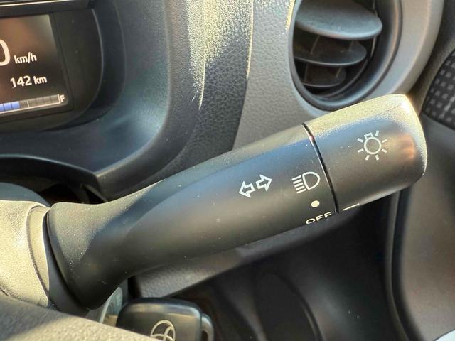 ヴィッツ F ナビ TV アルミホイール キーレスエントリー アイドリングストップ 電動格納ミラー CVT 衝突安全ボディ ABS ESC Bluetooth エアコン パワーステアリング(10枚目)