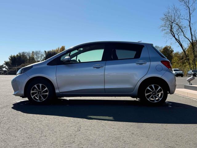 ヴィッツ F ナビ TV アルミホイール キーレスエントリー アイドリングストップ 電動格納ミラー CVT 衝突安全ボディ ABS ESC Bluetooth エアコン パワーステアリング(14枚目)