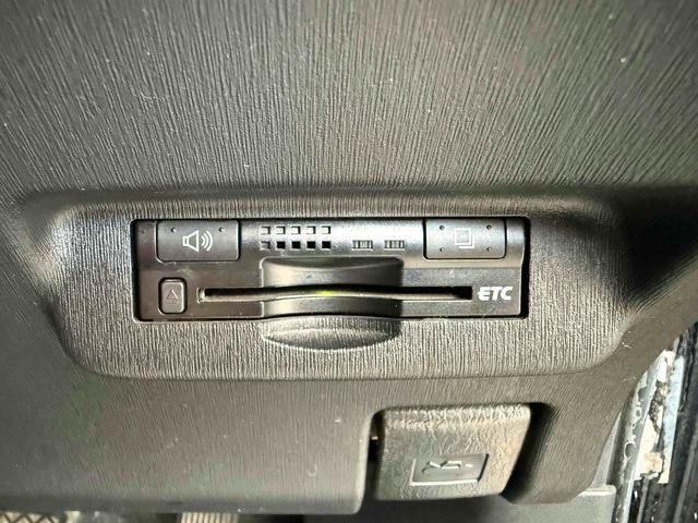 プリウス S ETC オートクルーズコントロール バックカメラ ナビ TV アルミホイール オートライト HID CVT スマートキー 電動格納ミラー 盗難防止システム 衝突安全ボディ ABS エアコン(9枚目)