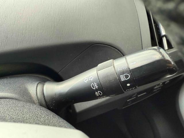 プリウス S ETC オートクルーズコントロール バックカメラ ナビ TV アルミホイール オートライト HID CVT スマートキー 電動格納ミラー 盗難防止システム 衝突安全ボディ ABS エアコン(26枚目)