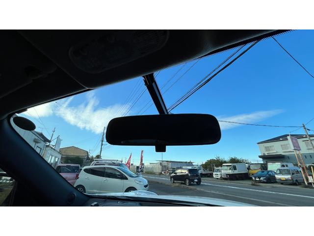 ジューク 15RX タイプV ETC バックカメラ ナビ オートライト スマートキー 電動格納ミラー CVT 盗難防止システム 衝突安全ボディ ミュージックプレイヤー接続可 ABS エアコン パワーステアリング パワーウィンドウ(25枚目)