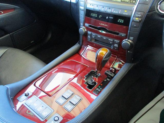 LS LS460 バージョンU Iパッケージ 後期仕様 サンルーフ 黒革シート シートヒーター&クーラー アルカンターラルーフライニング エアサスコントローラー LEDヘッドライト 純正ナビTV バックカメラ ETC リアサンシェード 当店買取車(21枚目)
