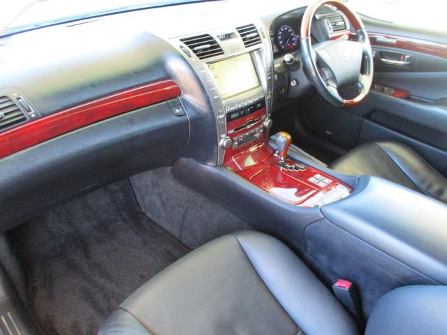 LS LS460 バージョンU Iパッケージ 後期仕様 サンルーフ 黒革シート シートヒーター&クーラー アルカンターラルーフライニング エアサスコントローラー LEDヘッドライト 純正ナビTV バックカメラ ETC リアサンシェード 当店買取車(43枚目)