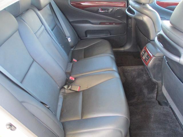 LS LS460 バージョンU Iパッケージ 後期仕様 サンルーフ 黒革シート シートヒーター&クーラー アルカンターラルーフライニング エアサスコントローラー LEDヘッドライト 純正ナビTV バックカメラ ETC リアサンシェード 当店買取車(52枚目)