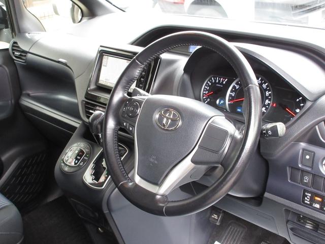 ヴォクシー ＺＳ　両側パワースライドドア　ＬＥＤヘッドライト　ナビ　フルセグＴＶ　バックカメラ　Ｂｌｕｅｔｏｏｔｈオーディオ対応　７人乗り　スマートキー　プッシュスタート　ＥＴＣ　タイミングチェーン　当店買取車（8枚目）