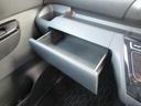 助手席にはグローブボックスのほかに小物を収納できるスペースもあります♪