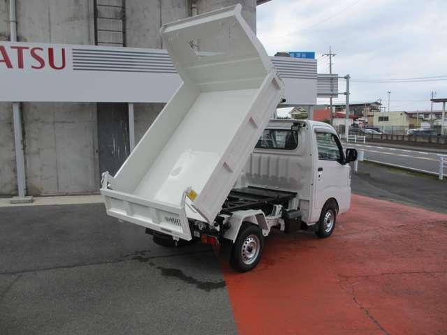 ハイゼットトラック 多目的ダンプ ハイゼットトラック多目的ダンプPTO式3方開4WD LEDパック・マット・バイザー・フロントシェルフ・マッドガード付き!(4枚目)