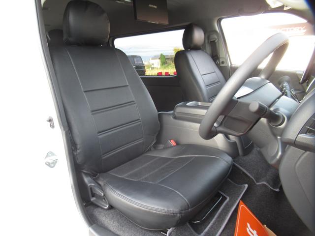 ハイエースワゴン ＧＬ　未登録新車　社外１６インチＡＷ　社外テール　フロントスポイラー　デジタルインナーミラー　フリップダウンモニター　社外ナビ　ＥＴＣ　パワースライドドア　ドライブレコーダー　シートカバー（9枚目）