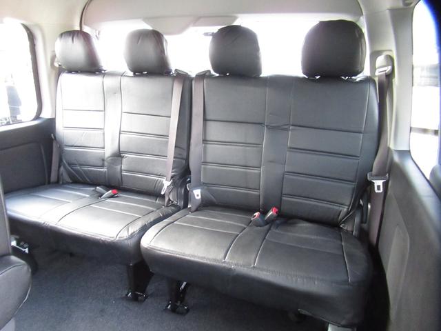 ハイエースワゴン ＧＬ　未登録新車　社外１６インチＡＷ　社外テール　フロントスポイラー　デジタルインナーミラー　フリップダウンモニター　社外ナビ　ＥＴＣ　パワースライドドア　ドライブレコーダー　シートカバー（10枚目）
