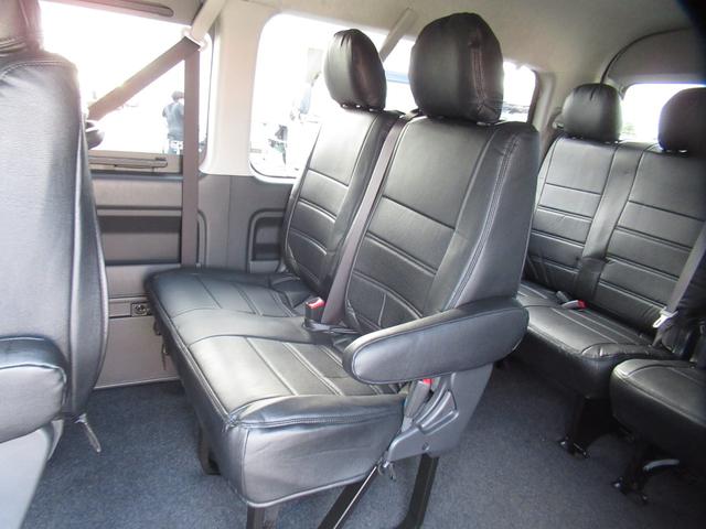 ハイエースワゴン ＧＬ　未登録新車　社外１６インチＡＷ　社外テール　フロントスポイラー　デジタルインナーミラー　フリップダウンモニター　社外ナビ　ＥＴＣ　パワースライドドア　ドライブレコーダー　シートカバー（12枚目）