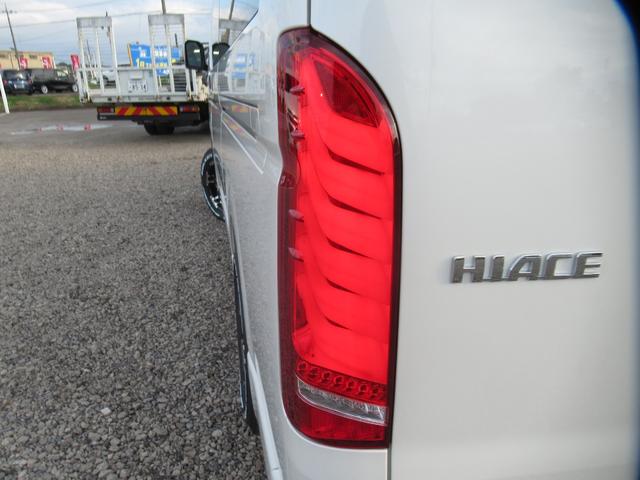 ハイエースワゴン ＧＬ　未登録新車　社外１６インチＡＷ　社外テール　フロントスポイラー　デジタルインナーミラー　フリップダウンモニター　社外ナビ　ＥＴＣ　パワースライドドア　ドライブレコーダー　シートカバー（40枚目）