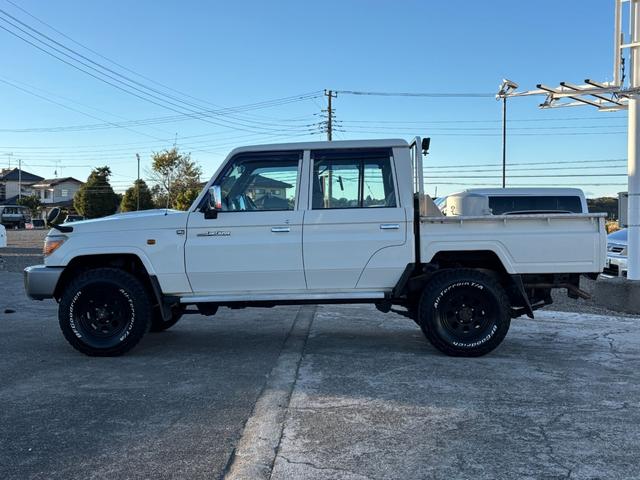 ランドクルーザー70 ピックアップ ランクル70/ランクル79/ユーザー買取車/30thアニバーサリーピックアップ/ガソリン/5MT/ETC/BFグッドリッチKO3ATタイヤ(2365/85R16)/社外16AW(6枚目)