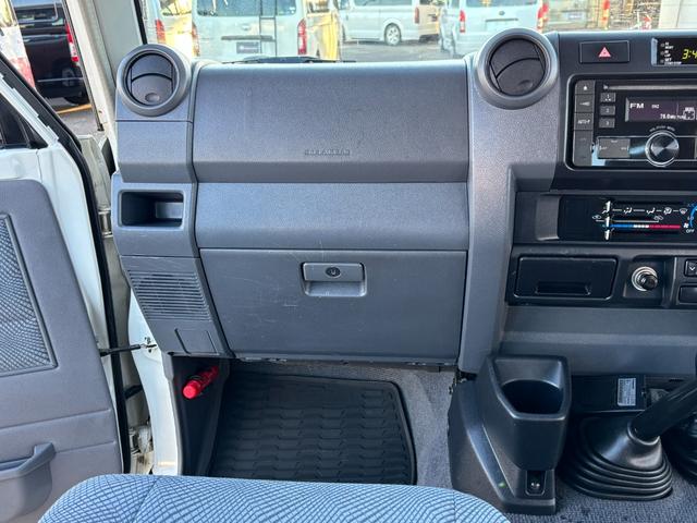 ランドクルーザー70 ピックアップ ランクル70/ランクル79/ユーザー買取車/30thアニバーサリーピックアップ/ガソリン/5MT/ETC/BFグッドリッチKO3ATタイヤ(2365/85R16)/社外16AW(27枚目)