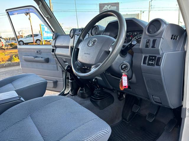 ランドクルーザー70 ピックアップ ランクル70/ランクル79/ユーザー買取車/30thアニバーサリーピックアップ/ガソリン/5MT/ETC/BFグッドリッチKO3ATタイヤ(2365/85R16)/社外16AW(29枚目)