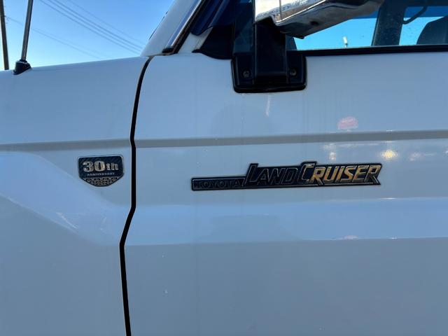 ランドクルーザー70 ピックアップ ランクル70/ランクル79/ユーザー買取車/30thアニバーサリーピックアップ/ガソリン/5MT/ETC/BFグッドリッチKO3ATタイヤ(2365/85R16)/社外16AW(61枚目)