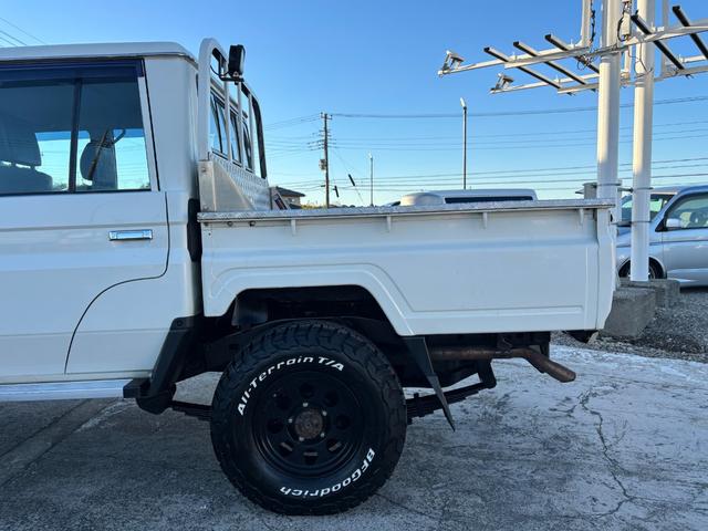 ランドクルーザー70 ピックアップ ランクル70/ランクル79/ユーザー買取車/30thアニバーサリーピックアップ/ガソリン/5MT/ETC/BFグッドリッチKO3ATタイヤ(2365/85R16)/社外16AW(67枚目)