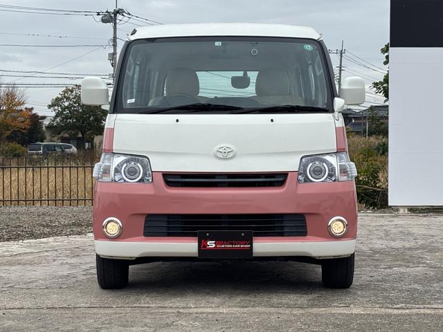 タウンエースバン GL タウンエースバン/タウンエースルアナ/1.5GL/4WD/カスタムカー/KSオリジナルベッドキット/4AT/ツートンペイント/キャンプ仕様/テーブル/丸目ヘッドライト/アウトドア仕様(4枚目)