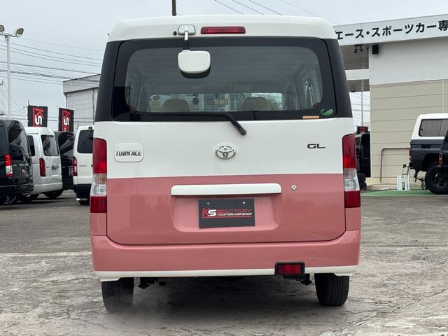 タウンエースバン GL タウンエースバン/タウンエースルアナ/1.5GL/4WD/カスタムカー/KSオリジナルベッドキット/4AT/ツートンペイント/キャンプ仕様/テーブル/丸目ヘッドライト/アウトドア仕様(5枚目)