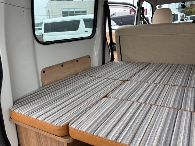 タウンエースバン GL タウンエースバン/タウンエースルアナ/1.5GL/4WD/カスタムカー/KSオリジナルベッドキット/4AT/ツートンペイント/キャンプ仕様/テーブル/丸目ヘッドライト/アウトドア仕様(13枚目)