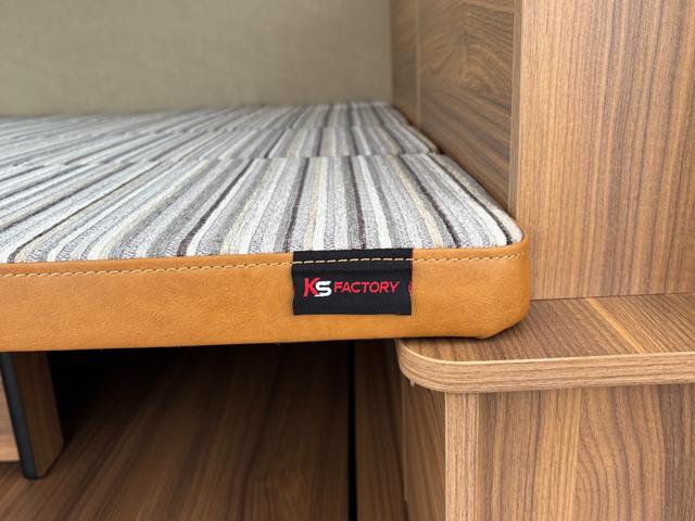 タウンエースバン GL タウンエースバン/タウンエースルアナ/1.5GL/4WD/カスタムカー/KSオリジナルベッドキット/4AT/ツートンペイント/キャンプ仕様/テーブル/丸目ヘッドライト/アウトドア仕様(15枚目)