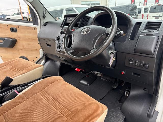 タウンエースバン GL タウンエースバン/タウンエースルアナ/1.5GL/4WD/カスタムカー/KSオリジナルベッドキット/4AT/ツートンペイント/キャンプ仕様/テーブル/丸目ヘッドライト/アウトドア仕様(31枚目)