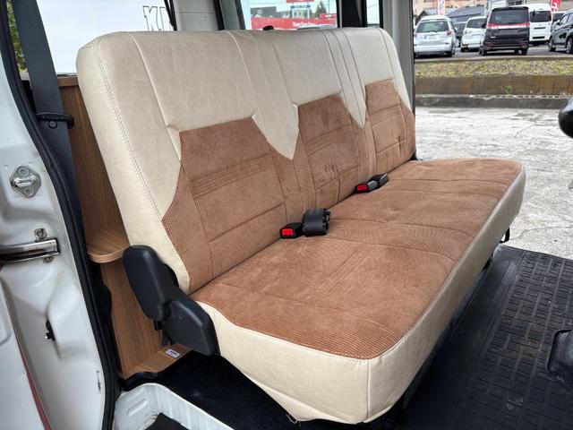 タウンエースバン GL タウンエースバン/タウンエースルアナ/1.5GL/4WD/カスタムカー/KSオリジナルベッドキット/4AT/ツートンペイント/キャンプ仕様/テーブル/丸目ヘッドライト/アウトドア仕様(34枚目)