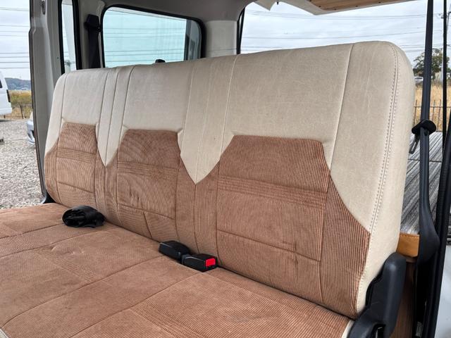 タウンエースバン GL タウンエースバン/タウンエースルアナ/1.5GL/4WD/カスタムカー/KSオリジナルベッドキット/4AT/ツートンペイント/キャンプ仕様/テーブル/丸目ヘッドライト/アウトドア仕様(36枚目)