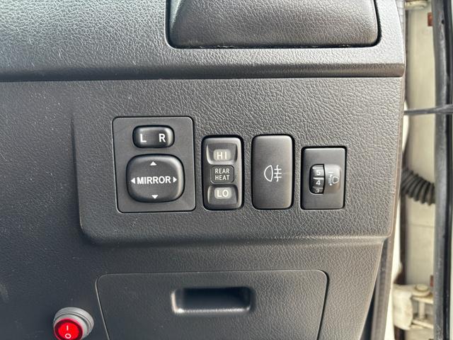 タウンエースバン GL タウンエースバン/タウンエースルアナ/1.5GL/4WD/カスタムカー/KSオリジナルベッドキット/4AT/ツートンペイント/キャンプ仕様/テーブル/丸目ヘッドライト/アウトドア仕様(38枚目)