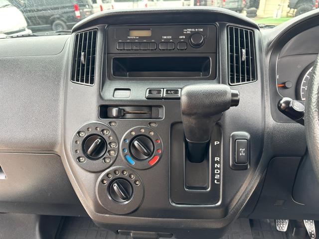 タウンエースバン GL タウンエースバン/タウンエースルアナ/1.5GL/4WD/カスタムカー/KSオリジナルベッドキット/4AT/ツートンペイント/キャンプ仕様/テーブル/丸目ヘッドライト/アウトドア仕様(41枚目)