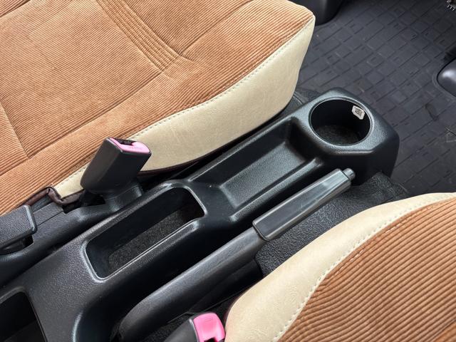 タウンエースバン GL タウンエースバン/タウンエースルアナ/1.5GL/4WD/カスタムカー/KSオリジナルベッドキット/4AT/ツートンペイント/キャンプ仕様/テーブル/丸目ヘッドライト/アウトドア仕様(46枚目)