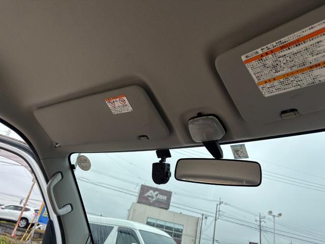タウンエースバン GL タウンエースバン/タウンエースルアナ/1.5GL/4WD/カスタムカー/KSオリジナルベッドキット/4AT/ツートンペイント/キャンプ仕様/テーブル/丸目ヘッドライト/アウトドア仕様(49枚目)