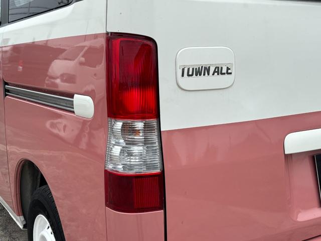 タウンエースバン GL タウンエースバン/タウンエースルアナ/1.5GL/4WD/カスタムカー/KSオリジナルベッドキット/4AT/ツートンペイント/キャンプ仕様/テーブル/丸目ヘッドライト/アウトドア仕様(64枚目)