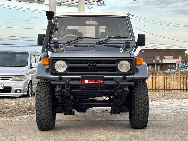 ランドクルーザー７０ ＺＸ　ランクル７０／ランクル７３／ディーゼル／４速ＡＴ／ＺＸ／ＦＲＰトップ／シュノーケル／社外１６ＡＷ／ジオランダーＭＴタイヤ（２５５／８５Ｒ１６）／リフトアップ／ショートボディー／社外ステアリング（5枚目）